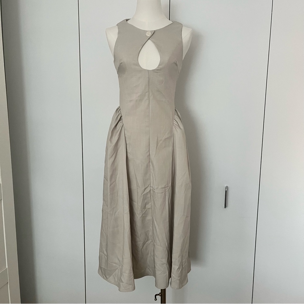 Elegant Beige Sleeveless Dress